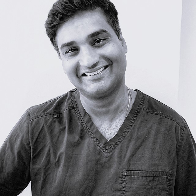 Meet our
dental surgeon Meet our
dental surgeon